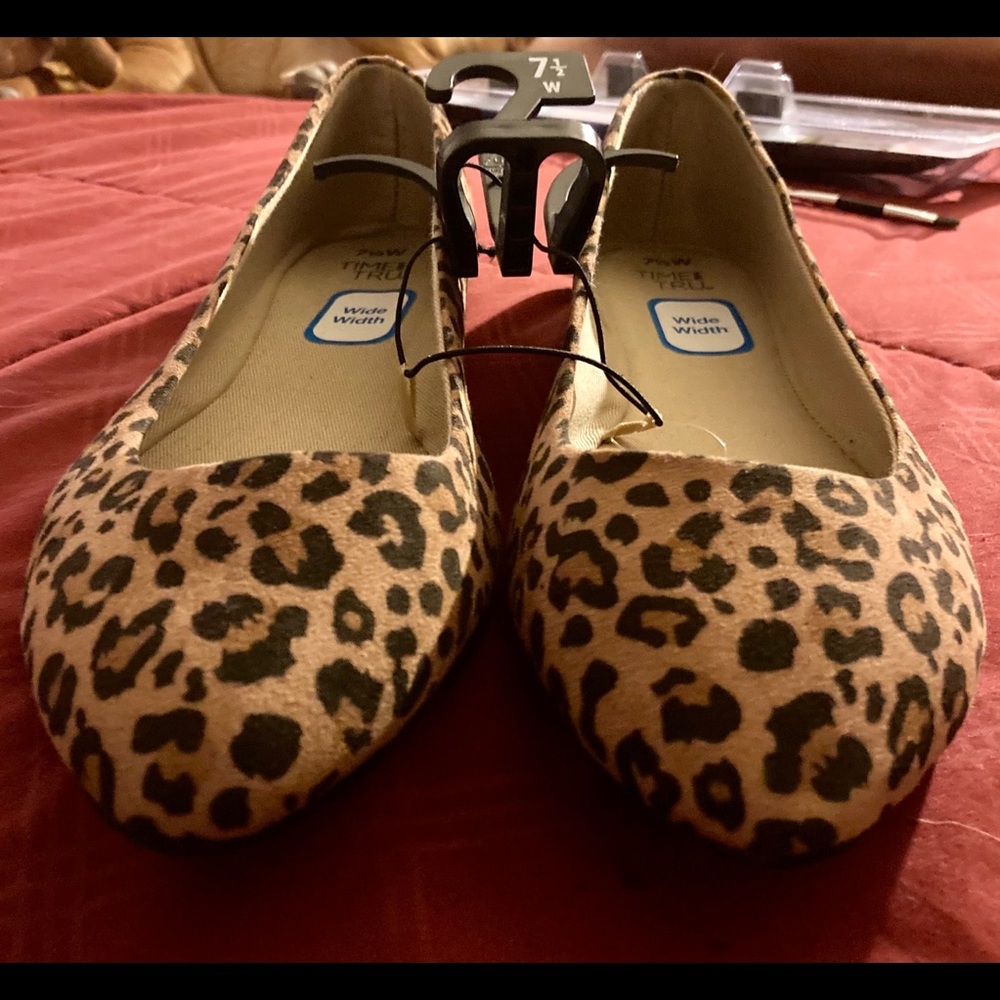 Size 7 1/2 new flats
